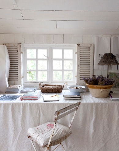I die for this cozy, cottagey, all white space. Although this couldn't function as my painting space, I'm sure I could get some great blogging and paperwork done in a space like this! 